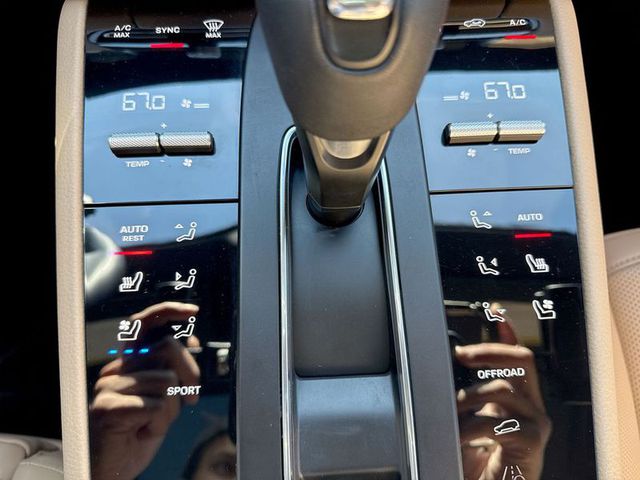 2022 Porsche Macan Base