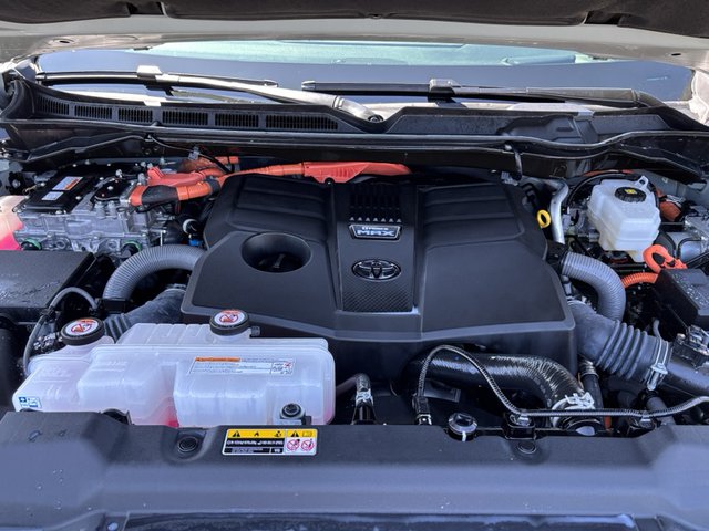 2024 Toyota Tundra Platinum 4WD 5.5ft Bed Hybri