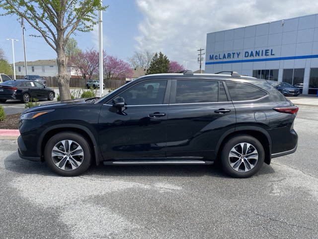 2024 Toyota Highlander LE FWD