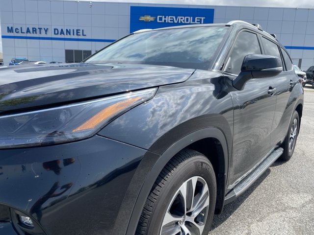 2024 Toyota Highlander LE FWD