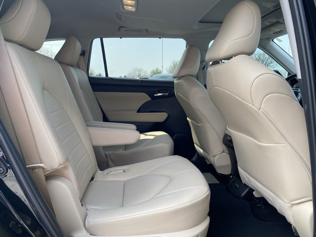 2024 Toyota Highlander LE FWD