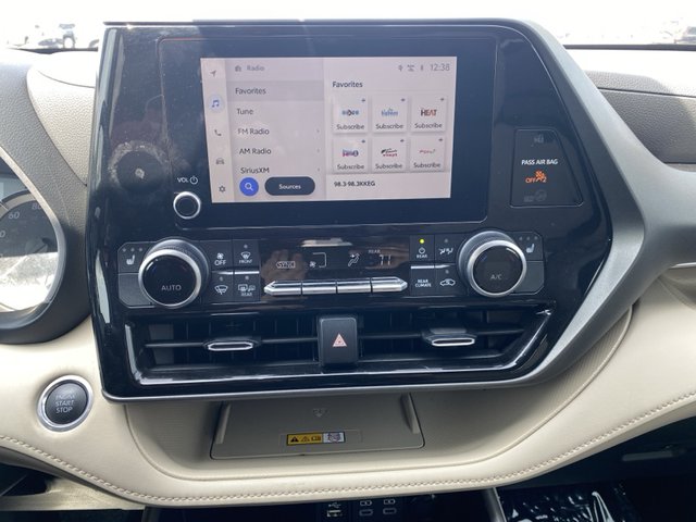 2024 Toyota Highlander LE FWD