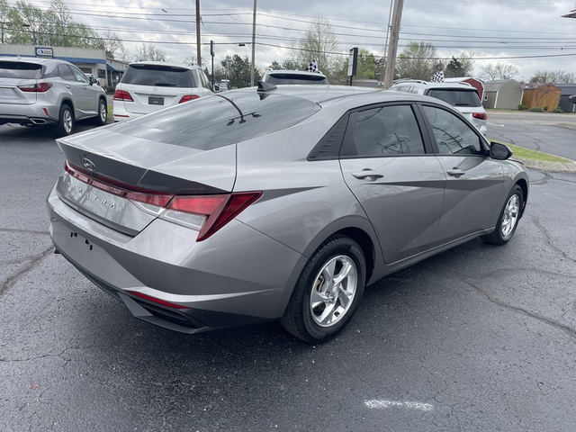 2023 Hyundai Elantra SE