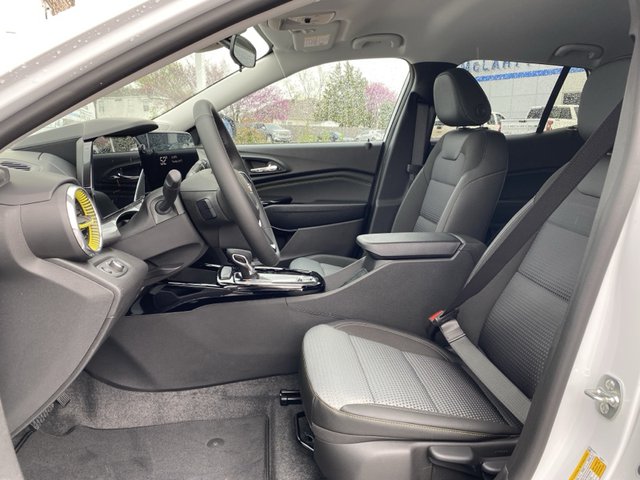 2025 Chevrolet Trax LT FWD