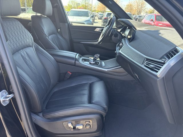 2022 BMW X7 M50i