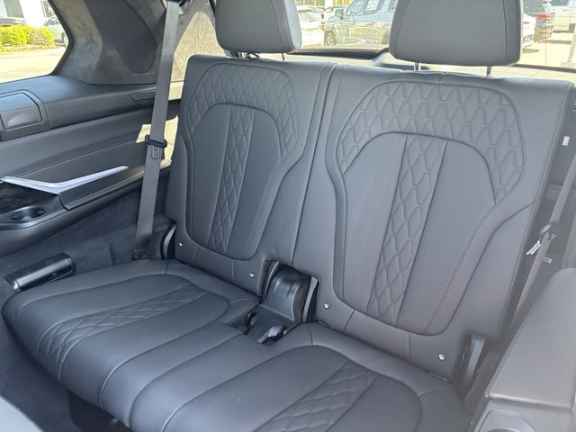 2022 BMW X7 M50i