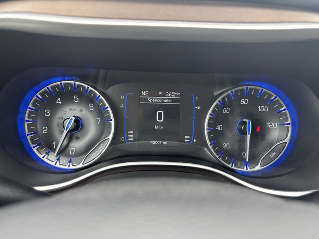 2022 Chrysler Voyager LX FWD
