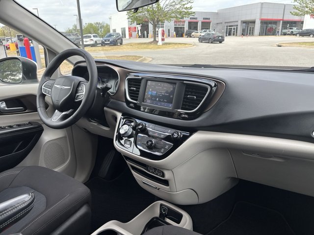 2022 Chrysler Voyager LX FWD