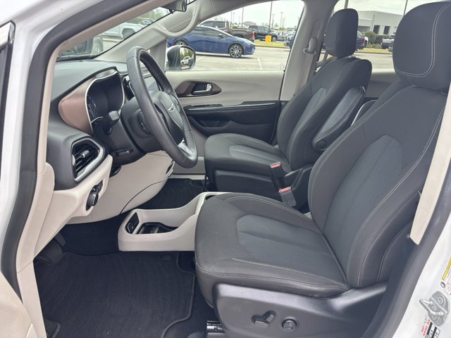 2022 Chrysler Voyager LX FWD