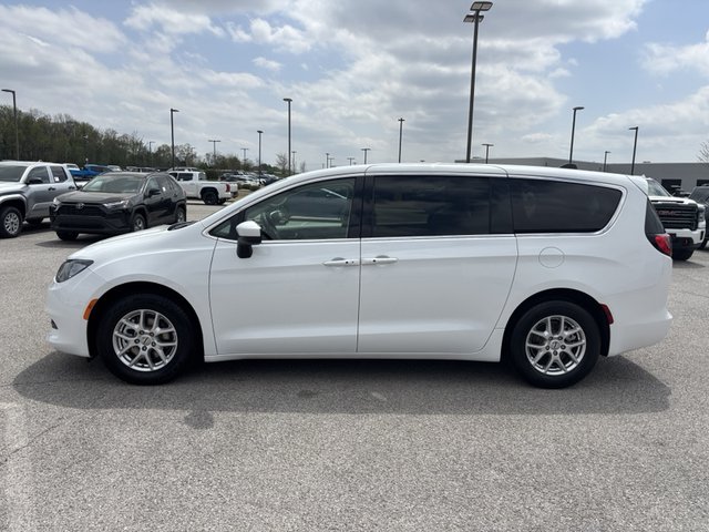 2022 Chrysler Voyager LX FWD
