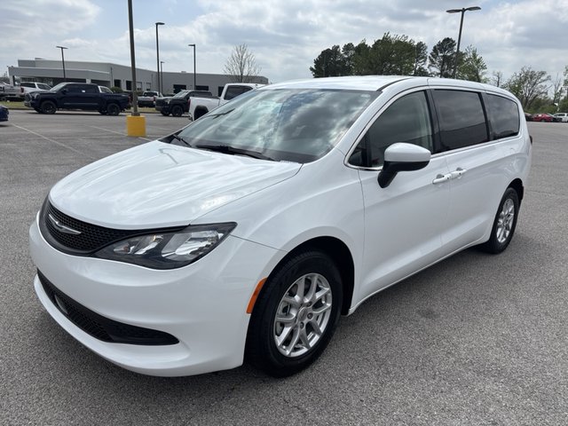 2022 Chrysler Voyager LX FWD
