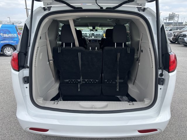 2022 Chrysler Voyager LX FWD