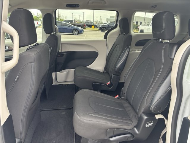 2022 Chrysler Voyager LX FWD