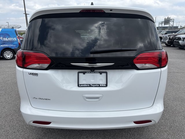 2022 Chrysler Voyager LX FWD