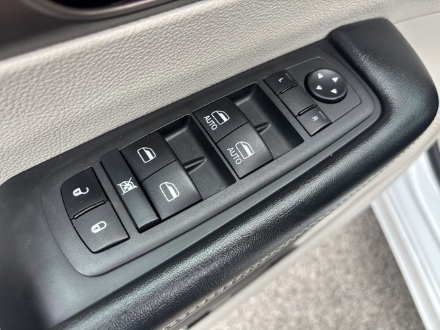 2022 Chrysler Voyager LX FWD