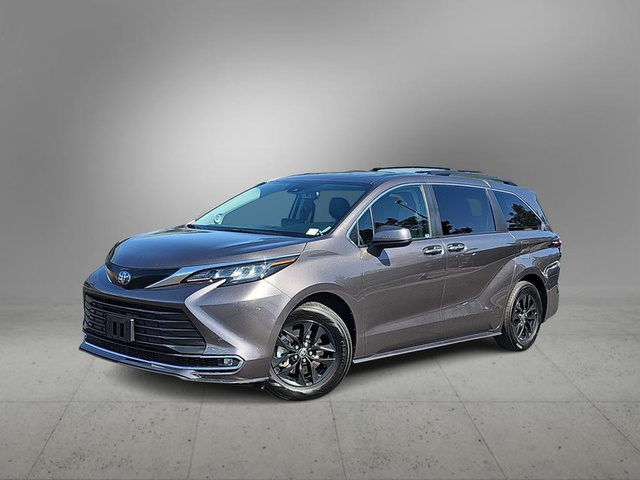 2022 Toyota Sienna Hybrid XLE FWD 8-Pass