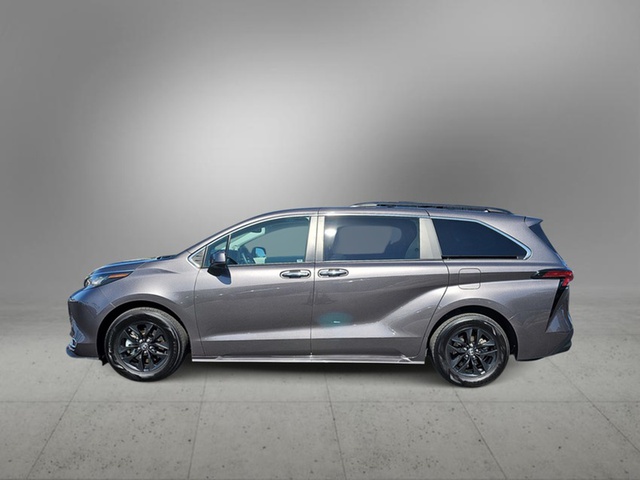 2022 Toyota Sienna Hybrid XLE FWD 8-Pass