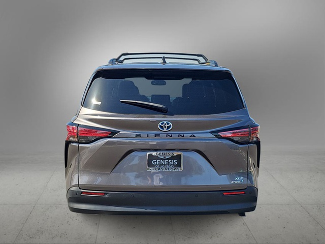 2022 Toyota Sienna Hybrid XLE FWD 8-Pass