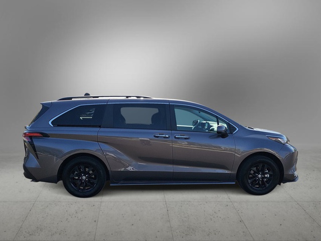 2022 Toyota Sienna Hybrid XLE FWD 8-Pass
