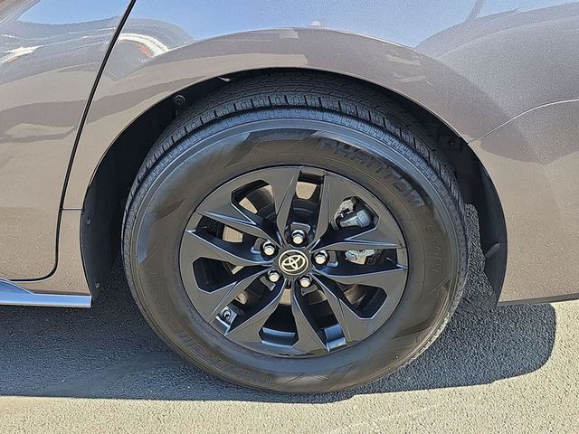 2022 Toyota Sienna Hybrid XLE FWD 8-Pass