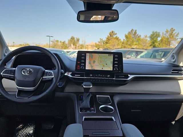 2022 Toyota Sienna Hybrid XLE FWD 8-Pass