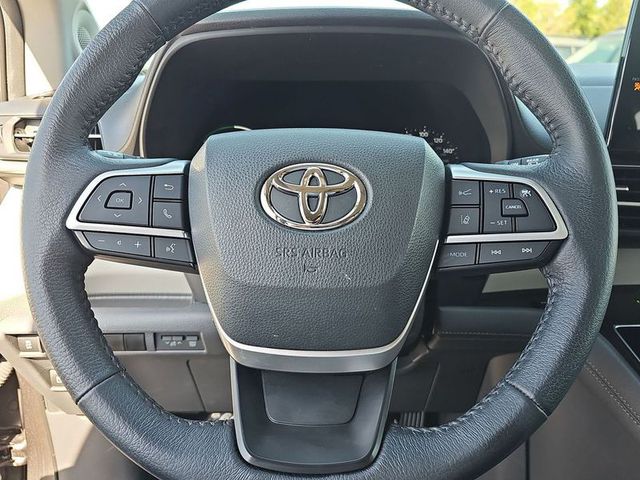 2022 Toyota Sienna Hybrid XLE FWD 8-Pass