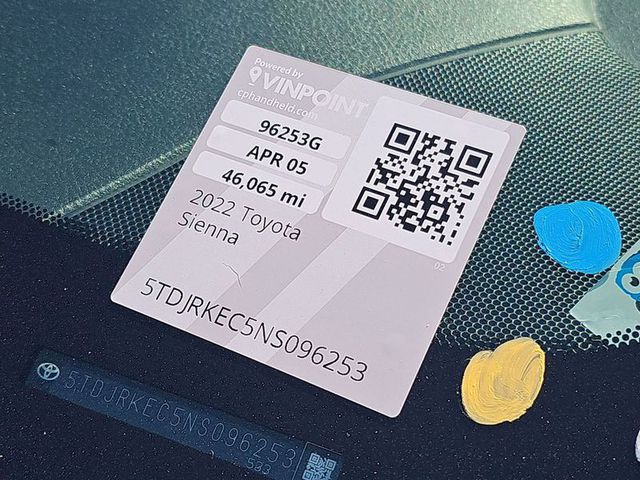 2022 Toyota Sienna Hybrid XLE FWD 8-Pass