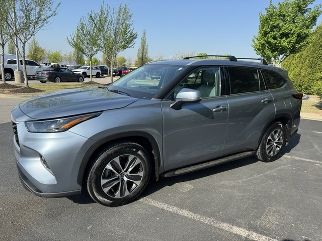 2022 Toyota Highlander XLE FWD