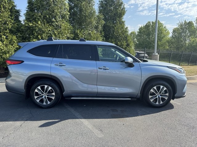 2022 Toyota Highlander XLE FWD