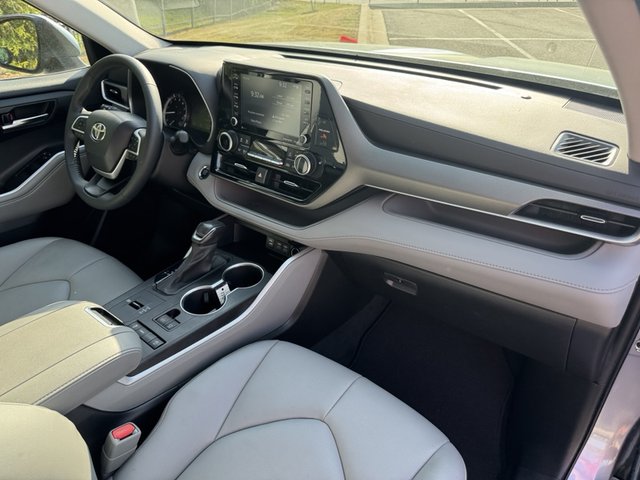 2022 Toyota Highlander XLE FWD