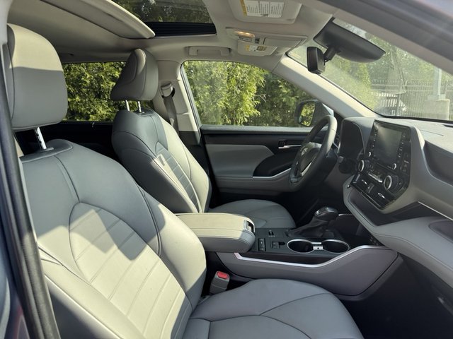 2022 Toyota Highlander XLE FWD