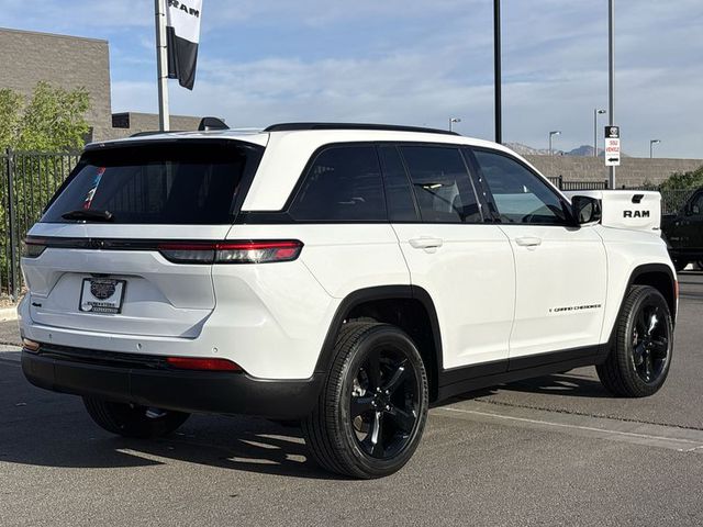 2023 Jeep Grand Cherokee Altitude 4WD
