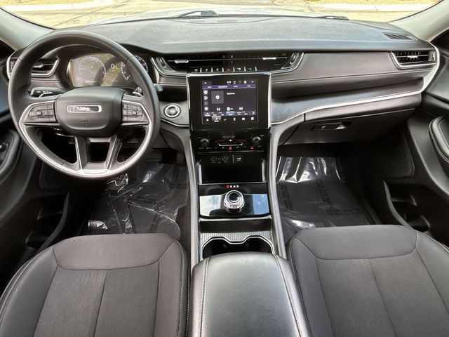 2023 Jeep Grand Cherokee Laredo 4WD L