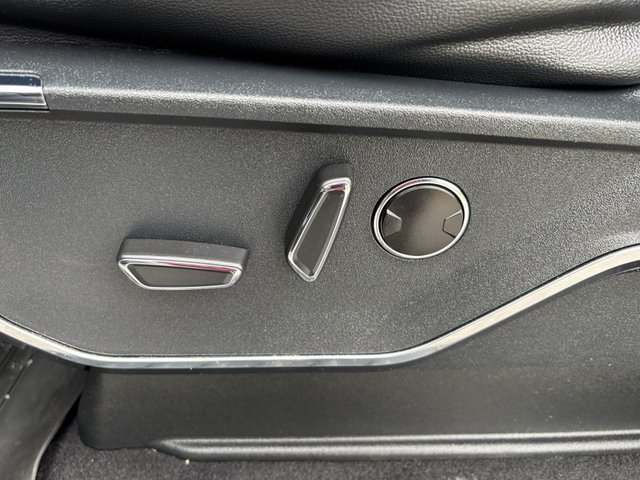 2023 Ford F-150 LARIAT 4WD 5.5ft Box