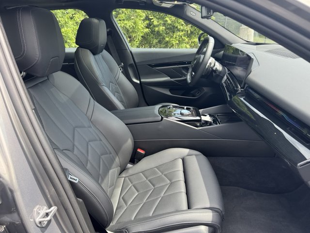 2024 BMW 5 Series 530i
