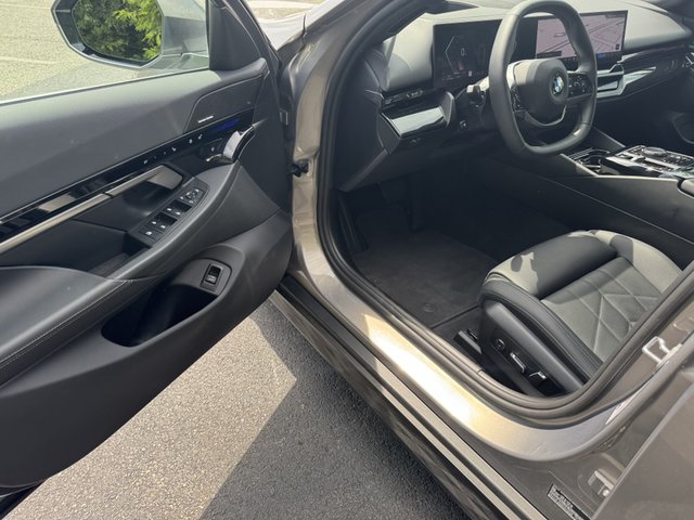 2024 BMW 5 Series 530i