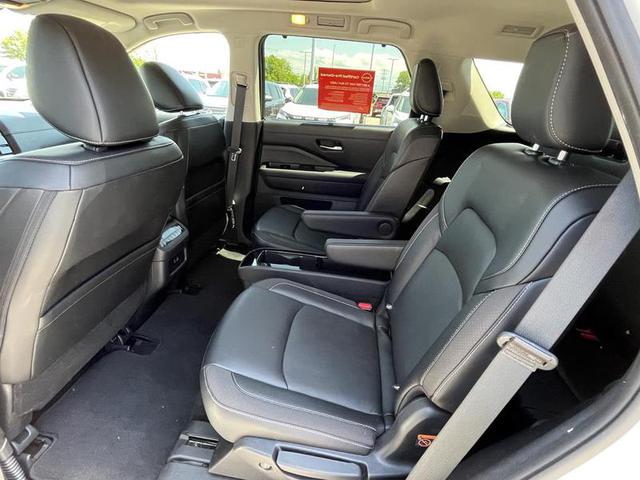 2023 Nissan Pathfinder SL 4WD
