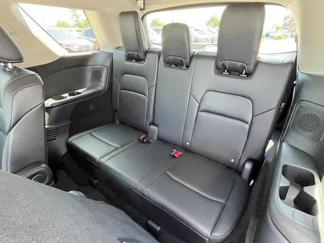 2023 Nissan Pathfinder SL 4WD