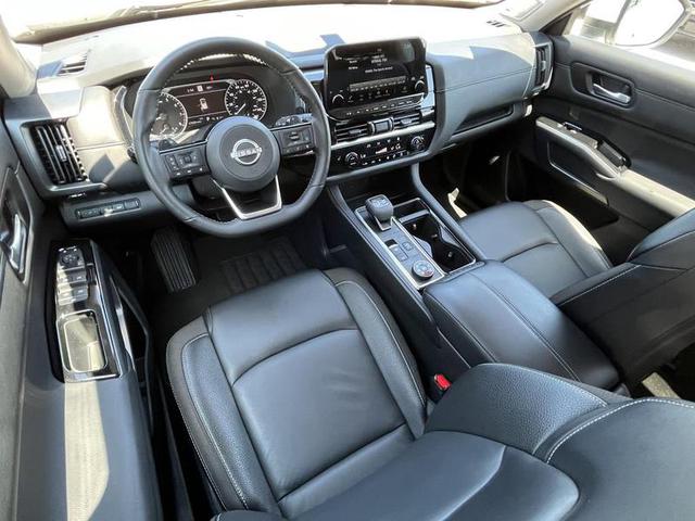 2023 Nissan Pathfinder SL 4WD