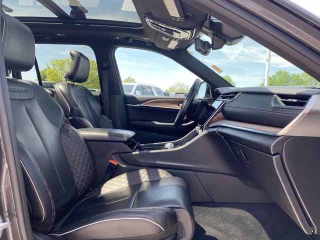2022 Jeep Grand Cherokee Summit 4WD