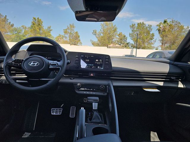 2025 Hyundai Elantra SE AWD