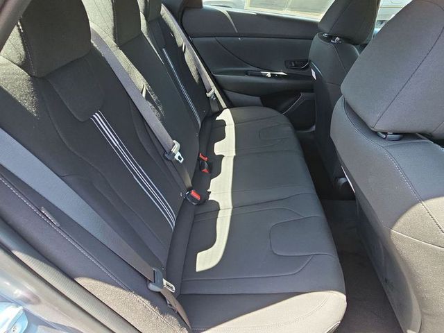 2025 Hyundai Elantra SE AWD