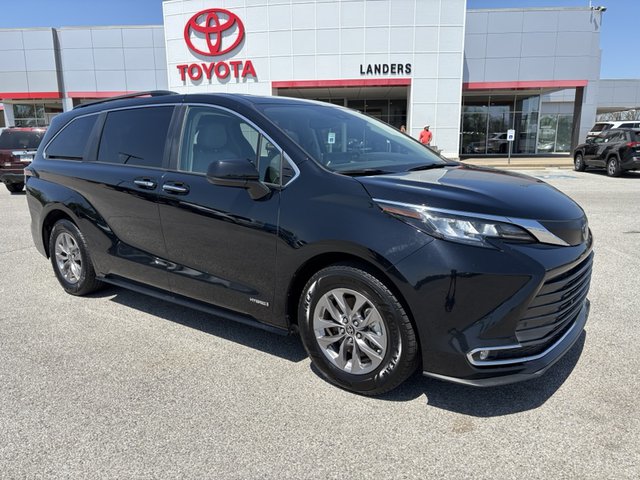 2021 Toyota Sienna Hybrid XLE FWD 8-Pass