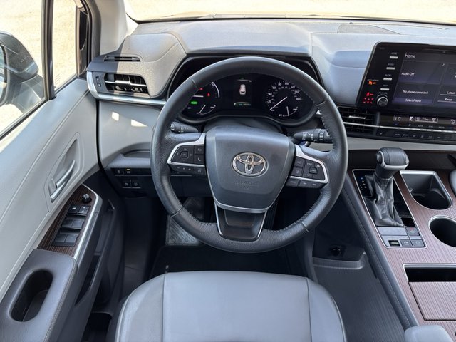2021 Toyota Sienna Hybrid XLE FWD 8-Pass