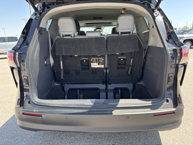 2021 Toyota Sienna Hybrid XLE FWD 8-Pass