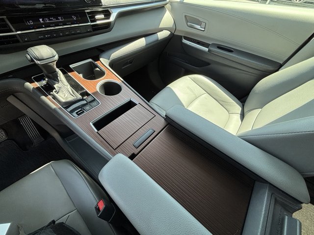 2021 Toyota Sienna Hybrid XLE FWD 8-Pass
