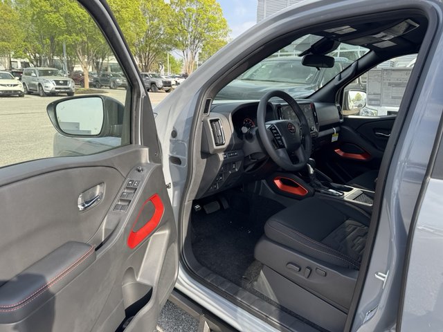 2025 Nissan Frontier PRO-4X 4WD