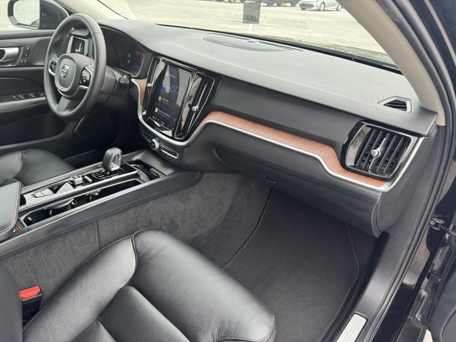 2024 Volvo V60 Plus Cross Country
