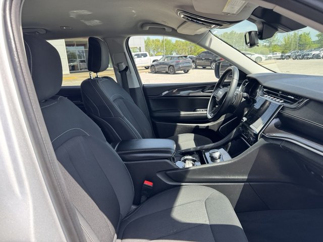 2022 Jeep Grand Cherokee Laredo 4WD L