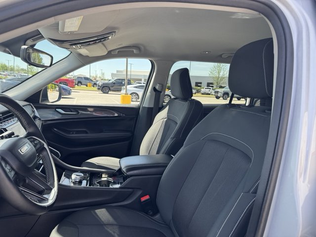 2022 Jeep Grand Cherokee Laredo 4WD L